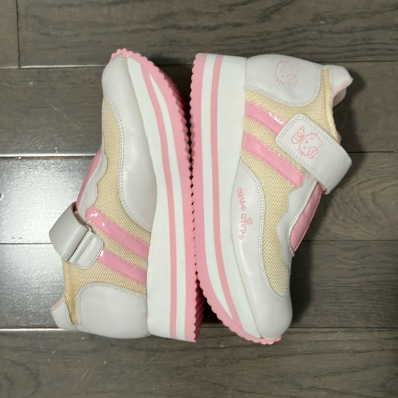 NWT Y2K Vintage RARE 2001 Hello Kitty Platform Sneakers Size 6.5 - Picture 4 of 16